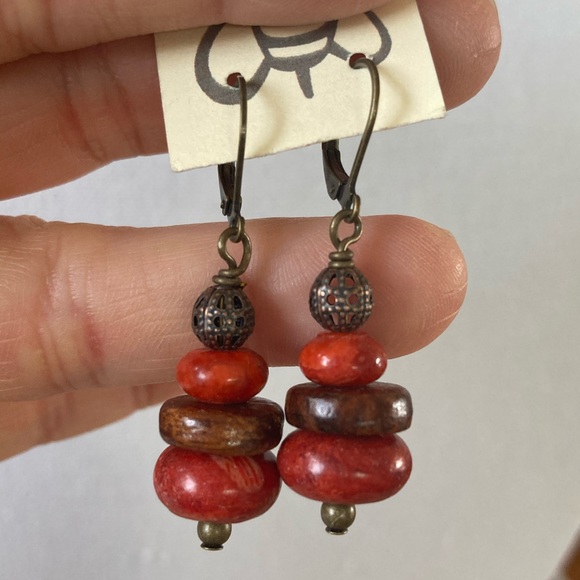 NWT Sponge Coral Wood & Metal Filigree Bead Drop Earrings with Brass Leverba… - Picture 1 of 2